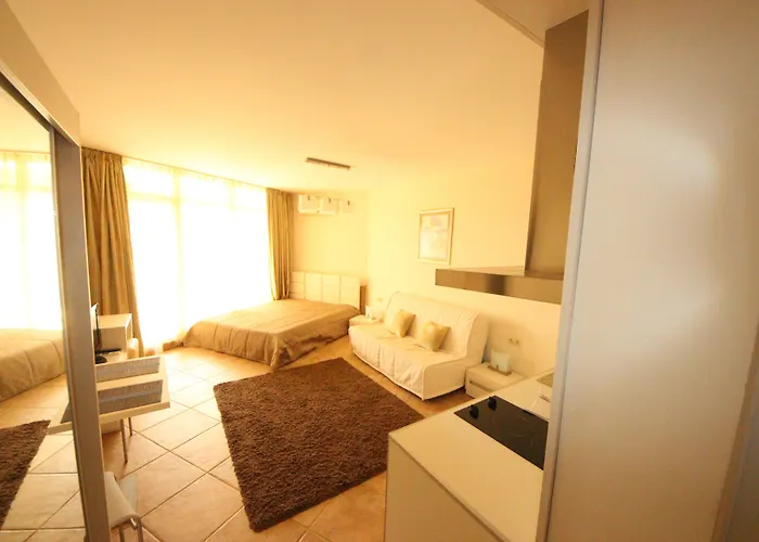 Menada Grand Ахелой