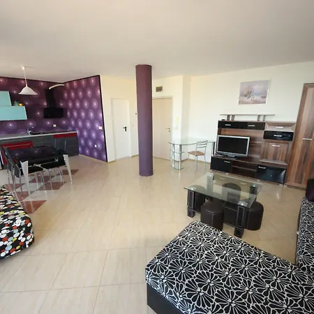 Menada Grand شقة *