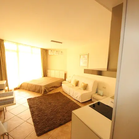 Menada Grand أهيلوي