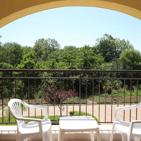 Menada Grand أهيلوي